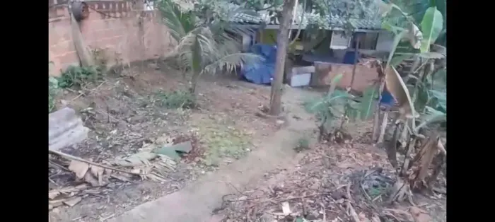 Casa com terreno grande. Estilo fazenda.