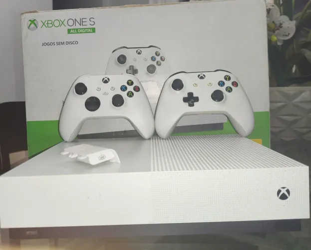 Xbox One S SSD De 1TB, Controle de Xbox One Séries e Xbox One, com bateria recarregável