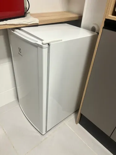 Frigobar Eletrolux 122 Litros Branco RE120 127V