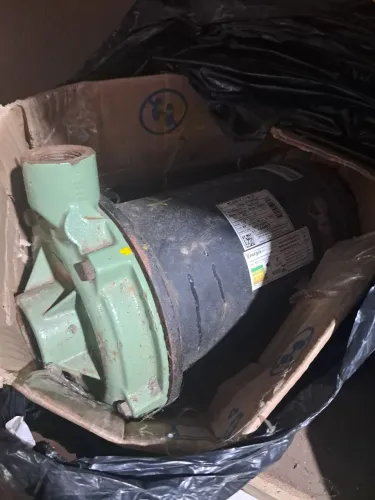 VENDO BOMBA D?ÁGUA CENTRÍFUGA SCHNEIDER - 3 CV