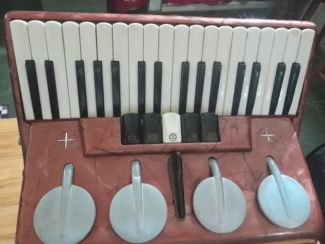  Vendo acordeon scandalle 80 baixos toda perfeitinha muito conservada