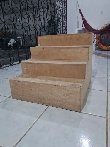 Escada PET com 4 degraus