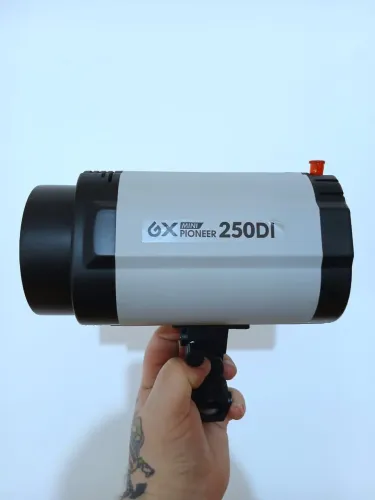 02 Flashes Godox 250di - Usados e em ótimo estado
