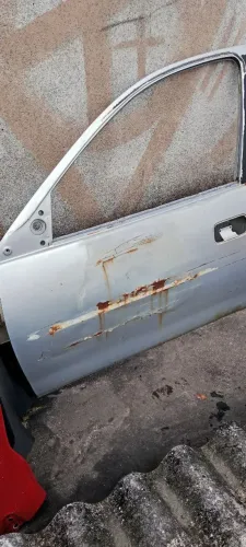 Porta do Corsa lado esquerdo(na cor ecom troca, preço a combinar)