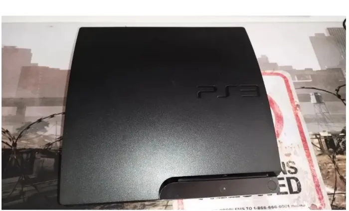 PS3 Slim 500GB Desbloq. +30 Jogos do PS3, +8000 jogos Retro e 2 ControlesR$ 950