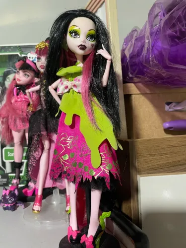 Snow bite Draculaura 