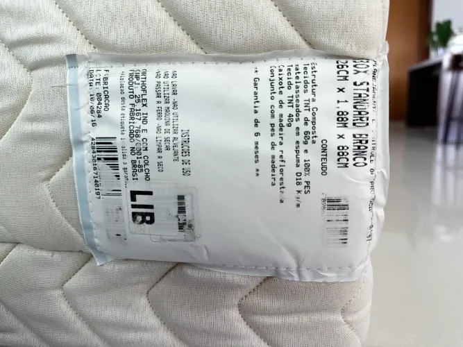 Conjunto 2 camas box + 2 colchões solteiro - ótimo estado. VENDA APENAS O CONJUNTO