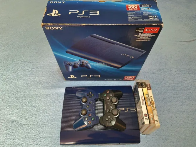 PlayStation 3 Super Slim Azurite Blue 250GB - Completo, Caixa Original e 2 Controles Sony