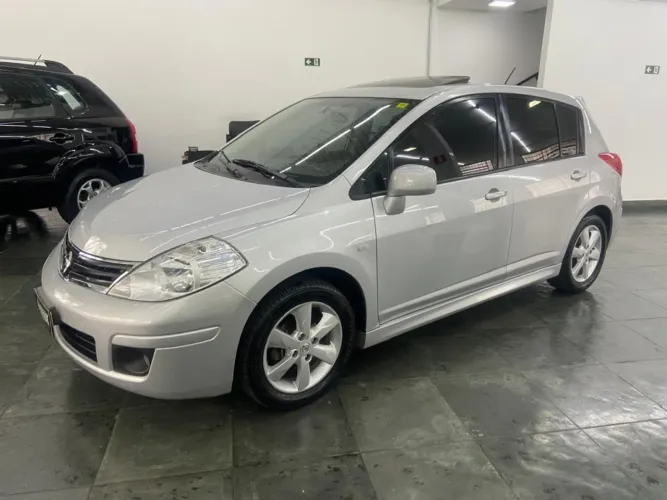 Nissan Tiida SL 1.8/1.8 Flex 16V Aut. 2012