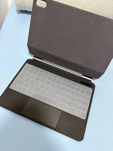 Teclado Mágico Bettdow Para 10th 2022 E iPad 11(a16, 2025) Preto