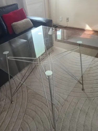 Mesa cromada com tampo de vidro