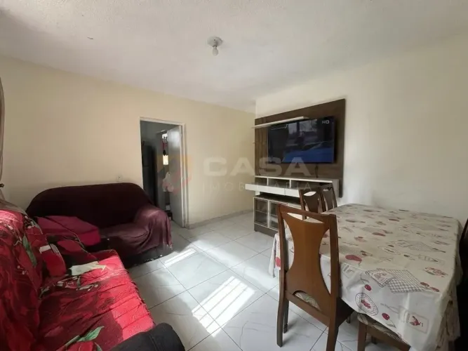 CH-Apartamento Térreo 3 Quartos em Castelândia
