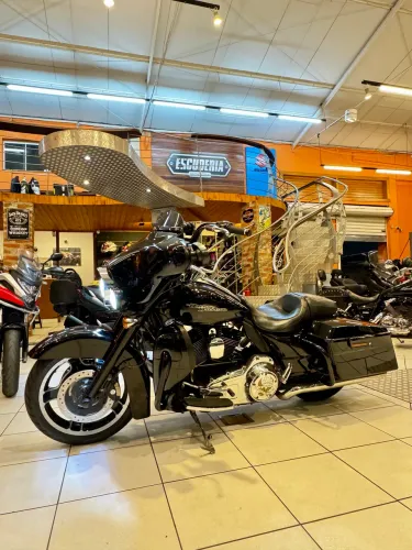 HARLEY DAVDSON STREET GLIDE ABS