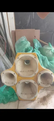 Uma boca de corneta e uma boca de t.i