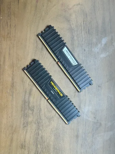 Memória RAM Corsair Vengance 2x4gb DDR4