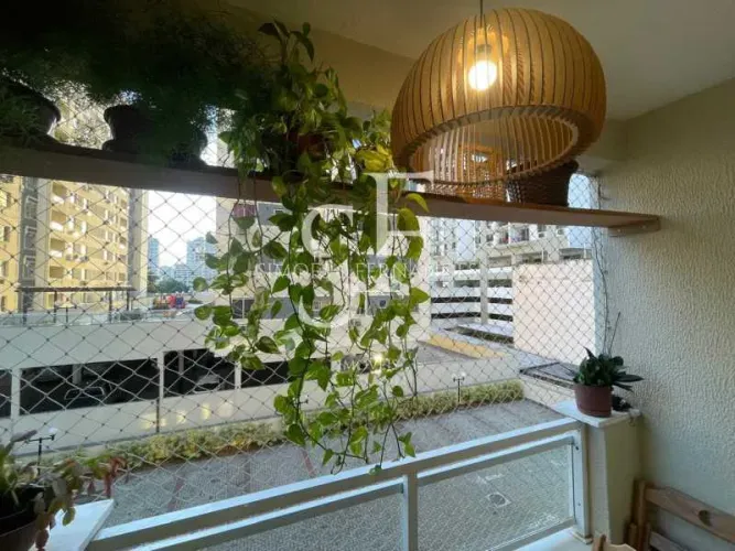 Rio Comprido - Rua Aristides Lobo - Apartamento reformado 2 quartos, 1 suíte, 1 vaga.