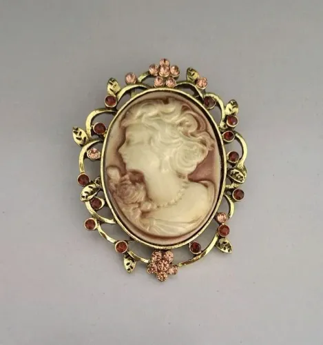 Broche de Camafeu Dourado com Moldura (novo)