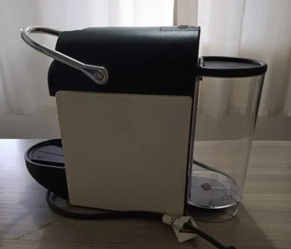 Cafeteira de cápsulas - Nespresso SEM USO  220V