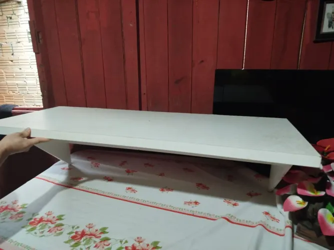 Prateleira branca de compensado a venda