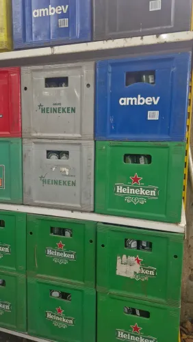 Caixas cerveja e vazilhame