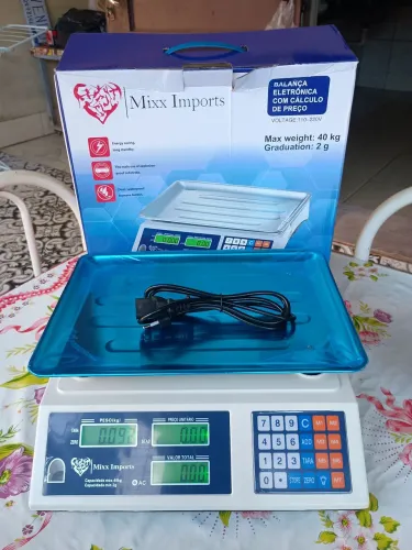 Balança digital 40kg bivolt em português nos painéis nova na caixa a 500,00
