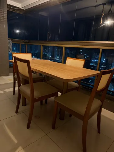 Mesa de jantar - APENAS a mesa 