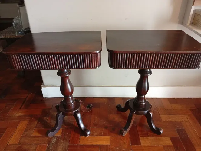 Jogo de mesas madeira maciça com gavetas