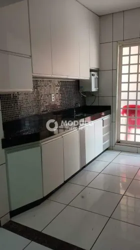 CASA RESIDENCIAL à venda, 3 quartos, 1 suíte, 2 vagas, Jardim Europa - Uberlândia/MG