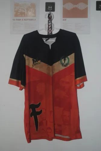 Camiseta Fundão ZS Carlos Marighella Preta e Laranja