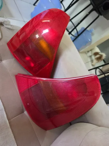 Par de Lanterna Clio em excelente estado, vendo também só 1 lado