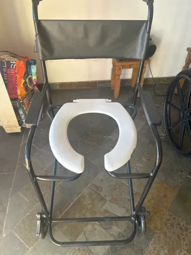 Vende cadeira rodas de banho 