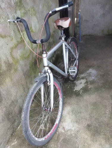 Bicicleta de alumínio, aro 16 rolamento e raio de inox 700,00 reais