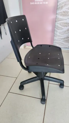 Vendo cadeira com defeito no hidráulico dela precisa arrumar fora isso ta boa 