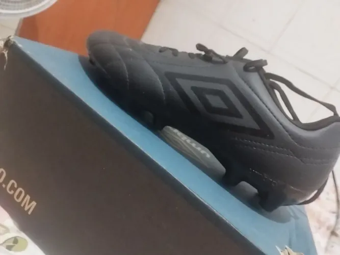 Chuteira umbro 
