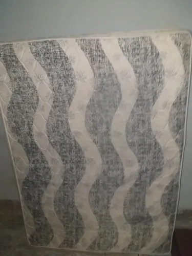 Cama usando semi novo