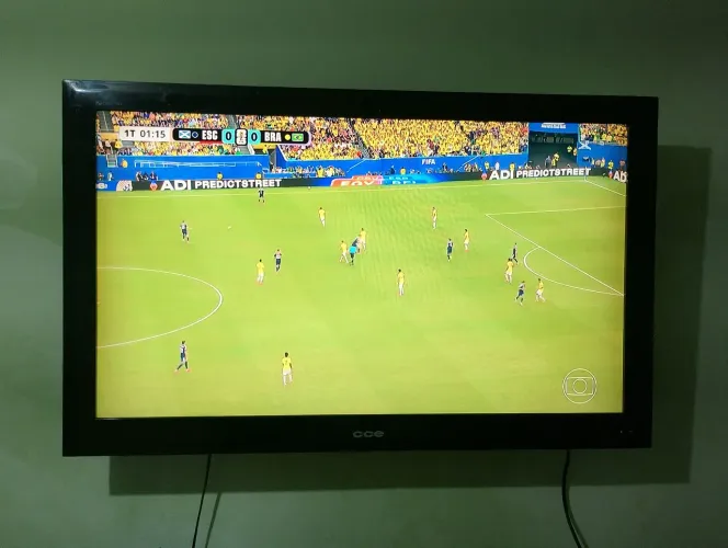 Vendo TV 43 polegadas não é smart! Em perfeitas condições, com controle , aceito cartão ?