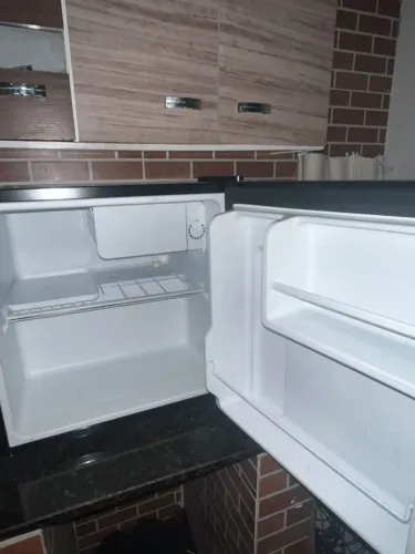 Vende se um frigobar