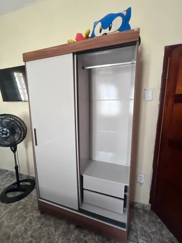 Roupeiro de Solteiro / Sem avaria , Semi novo