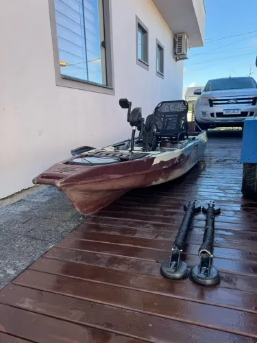 Caiaque Iron Milha Náutica com Pedal + Motor 4 HP