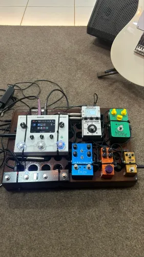 Guitarra telecaster Tagima e pedal.