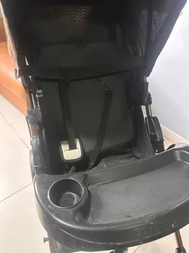 Carrinho de bebê mais bebê conforto