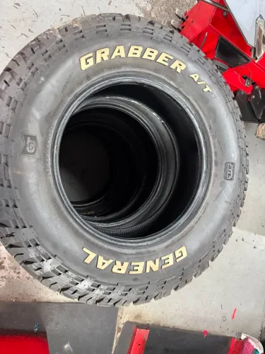 Jogo 4 PNEUS GENERAL GRABBER ATX 275/70 R18 - PRATICAMENTE NOVO