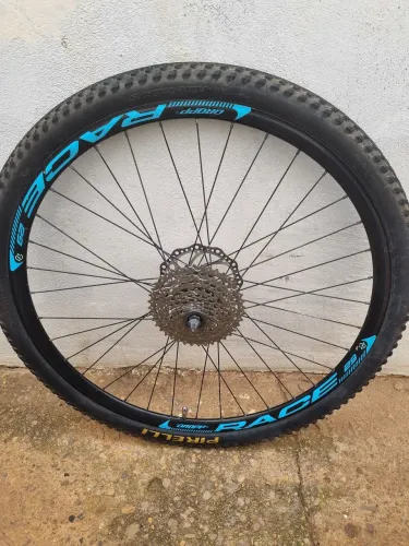 Bike aro 29 toda na shimano, revisada , capacete grátis e bolsa com reparo de pneu