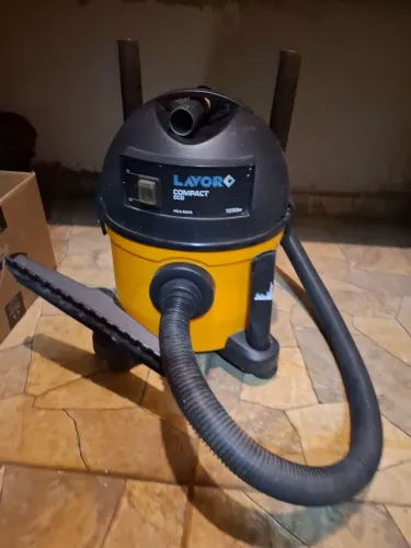 Aspirador de pó e água 