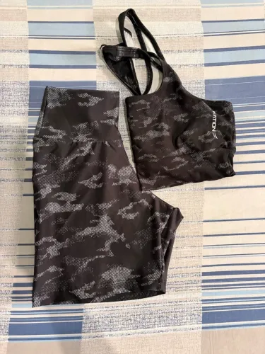 Conjunto Kaisan usado poucas vezes veste M e P