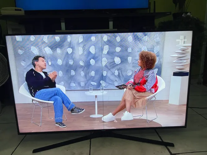 Tv Samsung 48 polegadas ( Modelo  UN  48 J5 300 A G )  com defeito 