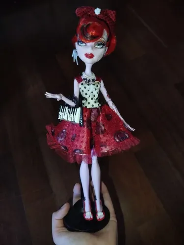 Boneca Monster High Operetta com acessórios