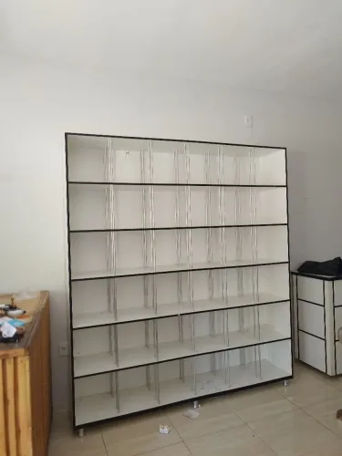 Vende se móveis para loja. 