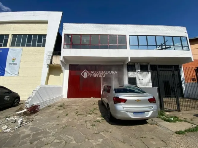 Pavilhão com mesanino no bairro Navegantes, em Porto Alegre