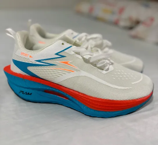 Tênis de corrida , novo, tamanho 40